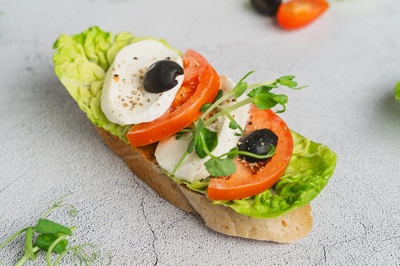 Chlebíček caprese